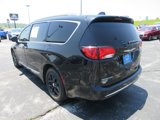 Used 2020 Chrysler Pacifica Touring-L image 3