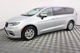 Used 2023 Chrysler Pacifica Touring-L image 2
