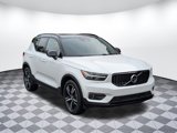 Used 2022 Volvo XC40 T5 R-Design image 2