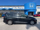 Used 2018 Chrysler Pacifica Touring-L image 2