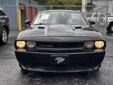 Used 2013 Dodge Challenger SXT image 2