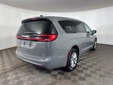 Used 2025 Chrysler Pacifica Select image 3