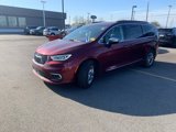 Used 2023 Chrysler Pacifica Limited image 5