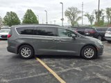 Used 2022 Chrysler Pacifica Touring-L image 3