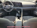 Used 2022 Hyundai Elantra SEL w/ Convenience Package image 6