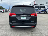 Used 2017 Chrysler Pacifica Platinum image 4