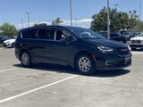 Used 2023 Chrysler Pacifica Touring-L image 4
