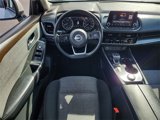 Used 2022 Nissan Rogue SV image 2