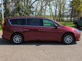 Used 2017 Chrysler Pacifica Touring image 6