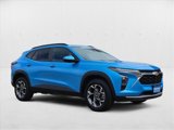 Certified 2025 Chevrolet Trax LT w/ Driver Confidence Package image 3