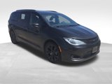 Used 2019 Chrysler Pacifica Touring-L Plus w/ S Appearance Package image 2