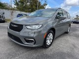 Used 2022 Chrysler Pacifica Touring-L image 4