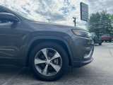 Used 2019 Jeep Cherokee Limited image 4