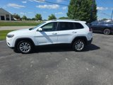 Used 2019 Jeep Cherokee Latitude w/ Cold Weather Group image 2