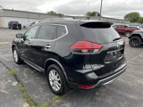Used 2018 Nissan Rogue SV image 3
