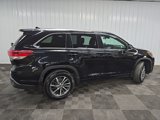 Used 2018 Toyota Highlander XLE image 3