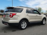Used 2017 Ford Explorer XLT image 3