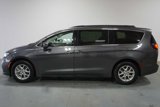 Used 2022 Chrysler Pacifica Touring-L image 3