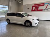 Used 2024 Chrysler Pacifica Touring image 4