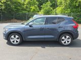Used 2022 Volvo XC40 T4 Momentum image 5