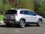 Used 2019 Jeep Cherokee Limited w/ Luxury Group image 3