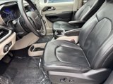 Used 2020 Chrysler Pacifica Touring-L image 5