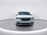 Used 2016 Chrysler Town & Country Touring image 3