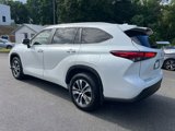 Used 2023 Toyota Highlander XLE image 3