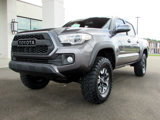 Used 2017 Toyota Tacoma TRD Off-Road image 2
