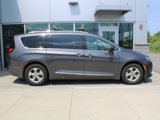Used 2017 Chrysler Pacifica Touring-L Plus w/ Advanced Safetytec Group image 3