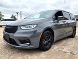 Used 2022 Chrysler Pacifica Limited w/ Uconnect Theater Family Group image 2