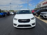Used 2024 Chrysler Pacifica Touring-L image 2