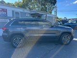 Used 2019 Jeep Grand Cherokee Laredo w/ Laredo X Package image 5