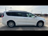 Used 2022 Chrysler Pacifica Touring-L image 6
