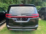Used 2024 Chrysler Pacifica Touring-L image 3