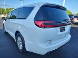 Used 2023 Chrysler Pacifica Touring-L image 5