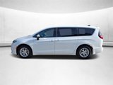 Used 2023 Chrysler Pacifica Touring-L image 6