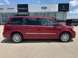 Used 2015 Chrysler Town & Country Touring image 2
