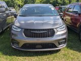 Used 2022 Chrysler Pacifica Touring-L w/ Uconnect Theater Family Group image 2