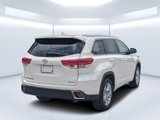 Used 2017 Toyota Highlander Limited image 3