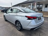 Used 2022 Nissan Versa SV image 3