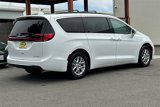 Used 2022 Chrysler Pacifica Touring-L image 3