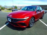 New 2025 Hyundai Elantra SEL image 3