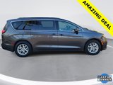 Used 2022 Chrysler Pacifica Touring-L image 2