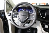 Used 2023 Chrysler Pacifica Limited image 3
