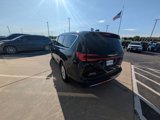 Used 2023 Chrysler Pacifica Touring-L image 4