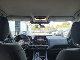 Used 2022 Nissan Pathfinder SV image 2