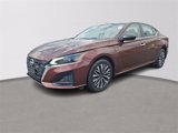 Used 2024 Nissan Altima 2.5 SV image 3