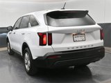 Used 2022 Kia Sorento LX image 3