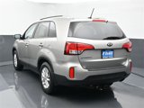 Used 2015 Kia Sorento LX image 3